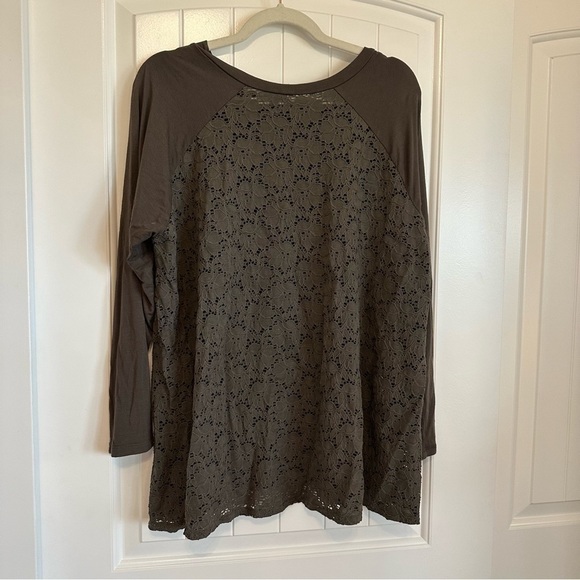 Olive green long sleeve top lace front flattering size large - Picture 7 of 8